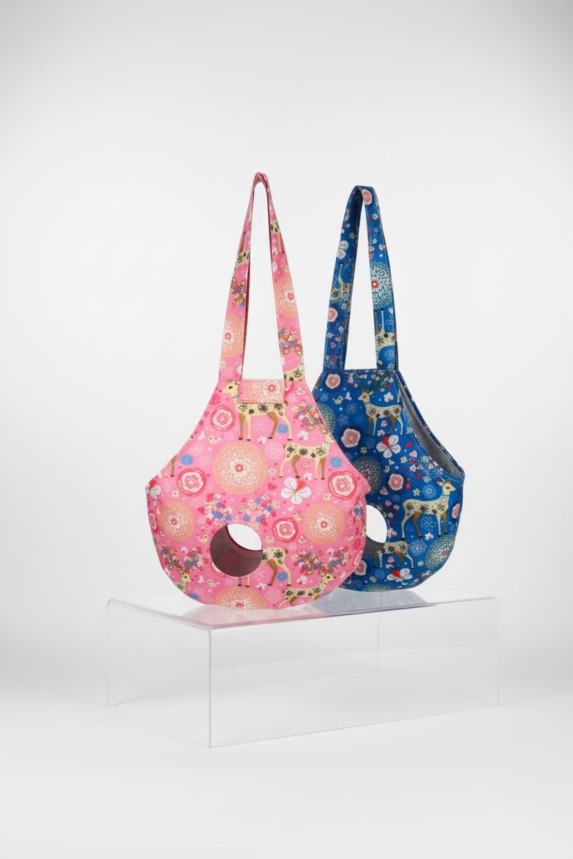 Aeaocvo pink and blue chicken carriers on a clean studio backdrop, highlighting their design and functionality.